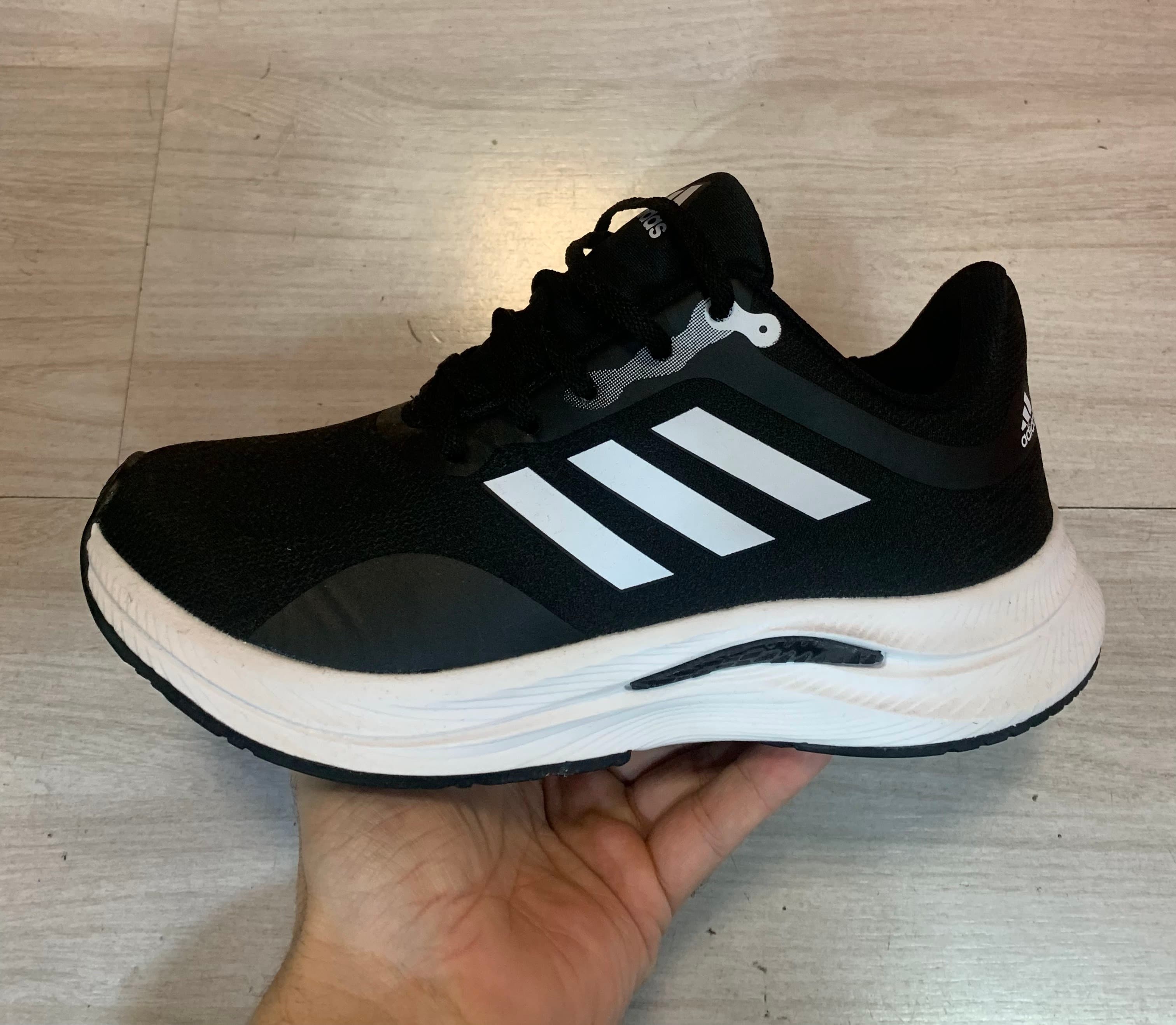 Adidas Supernova Preto e Branco