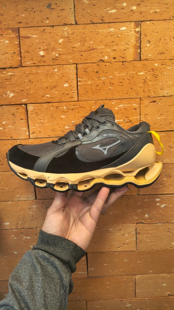 Mizuno Wave Prophecy Preto e Amarelo