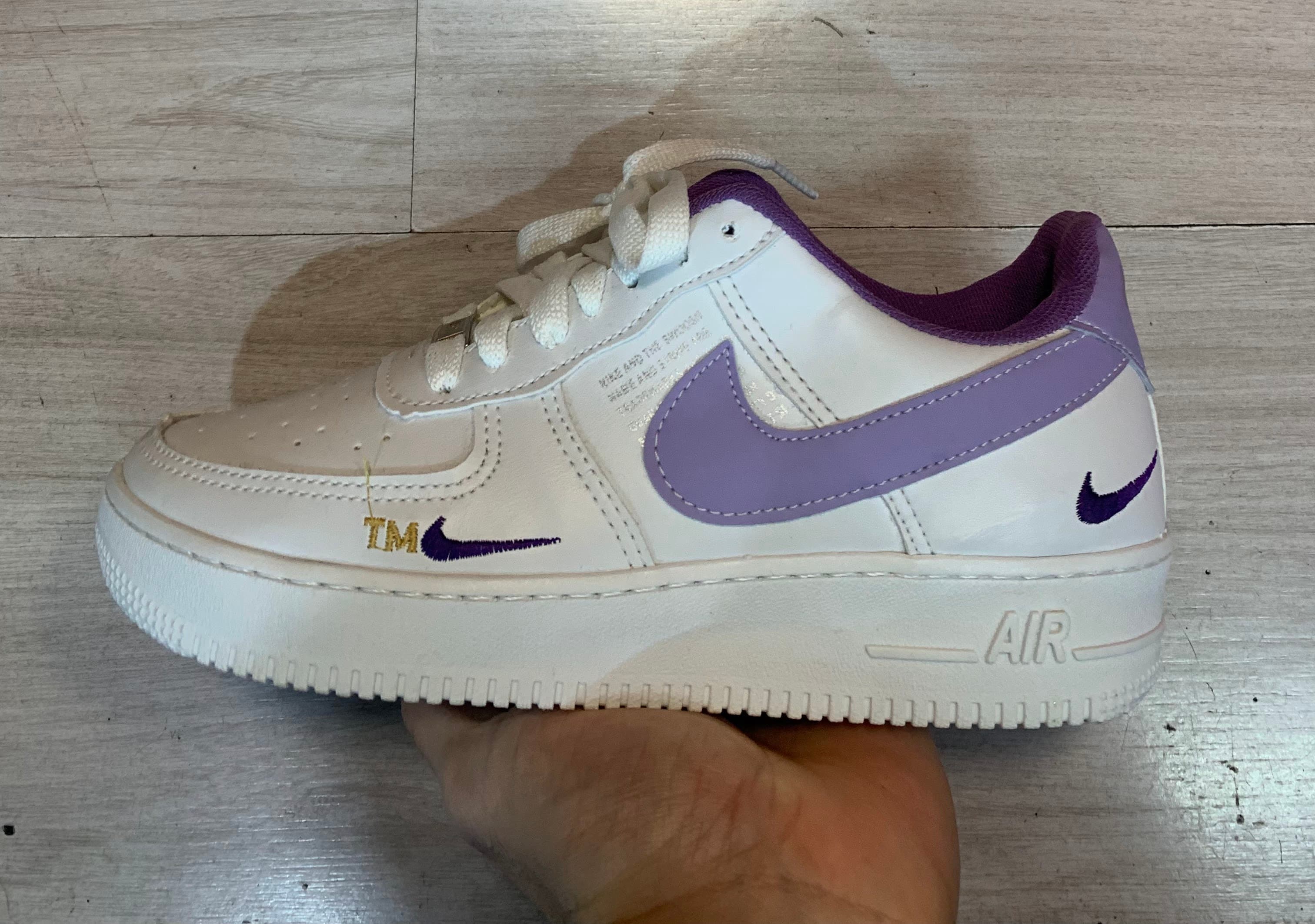 Nike Air Force 1 Branco e Lilas
