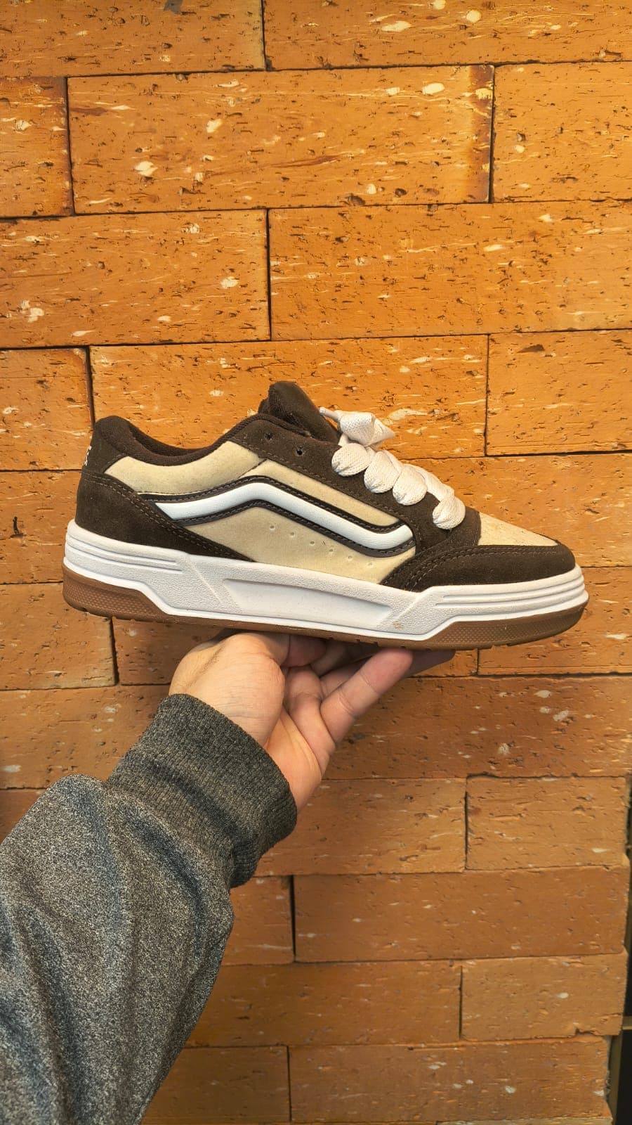 Vans Hylane Marrom e Bege