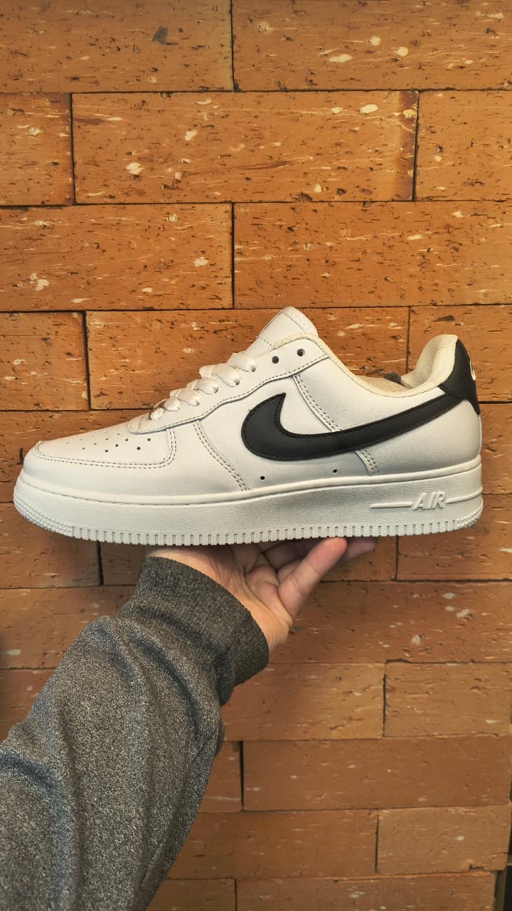 Nike Air Force 1 Branco e Preto