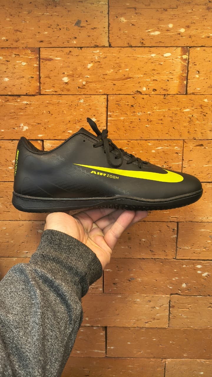 Nike Mercurial Campo Preto e Amarelo