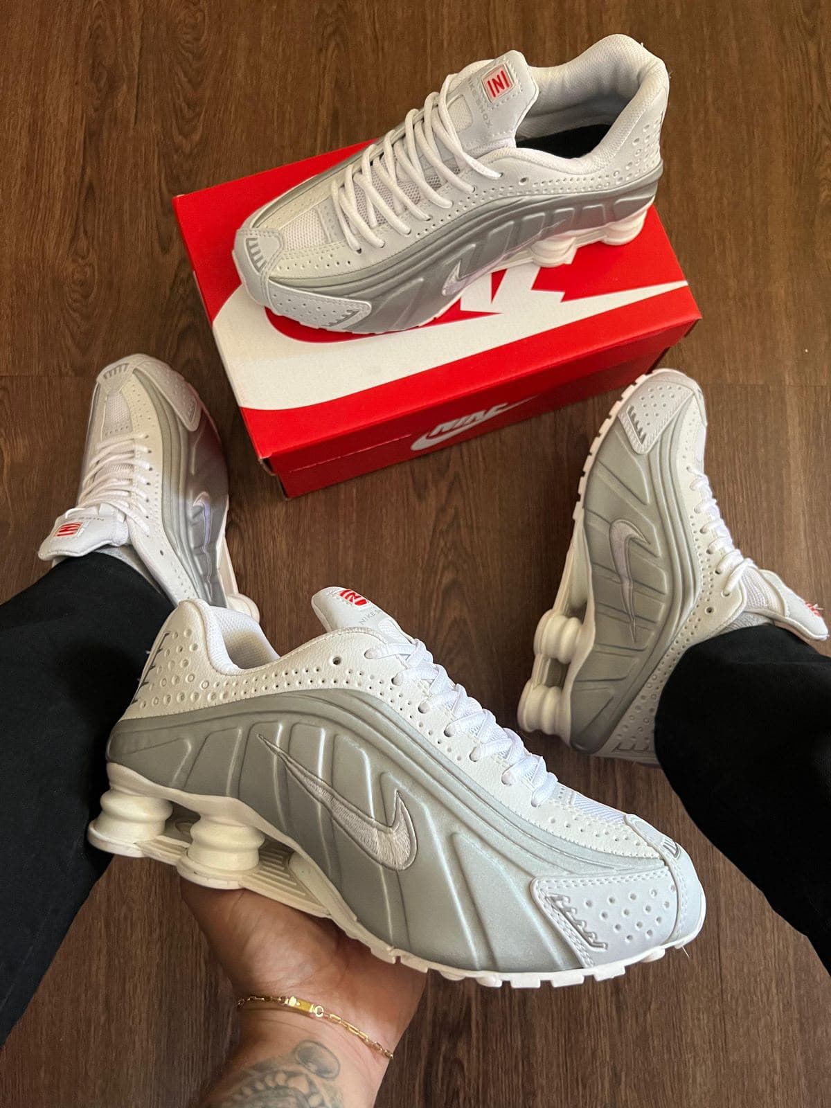 Nike Shox R4